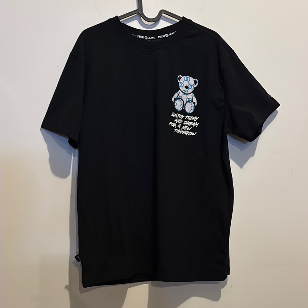 Switch remarkable Black T-Shirt with Bear Graphic size large